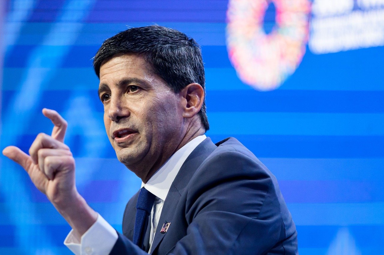 You are currently viewing Fed Chairman Kevin Warsh wants to stop previewing coming moves. Several colleagues say the central bank still owes the public an explanation of how it will respond to the economy.