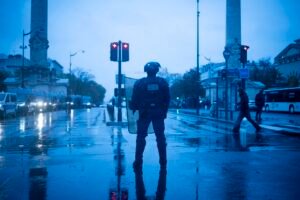 Read more about the article French Consumer Confidence Sinks to 13-Year Low Amid Protests, Bond Selloff