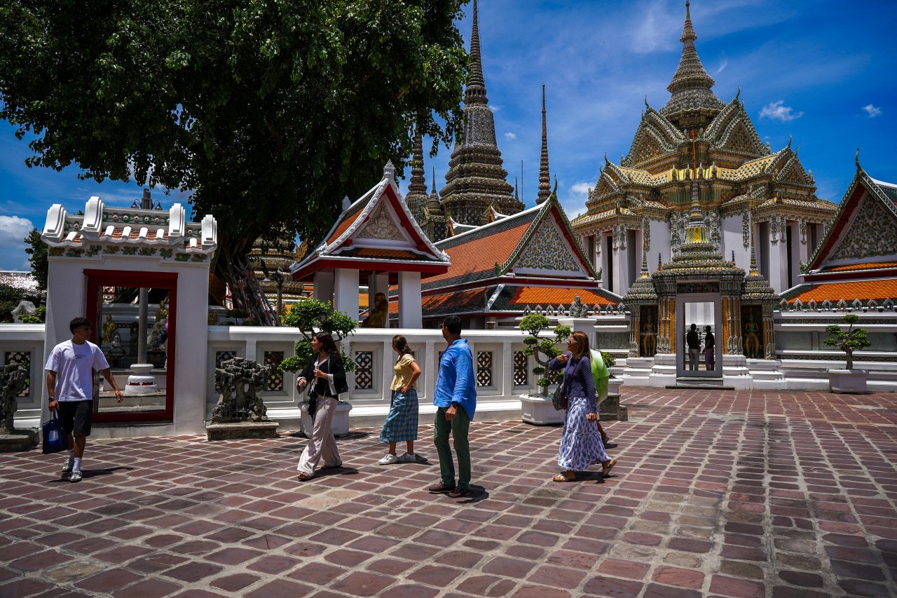You are currently viewing Thai Central Bank Holds Rate Steady, Raises Growth Forecasts