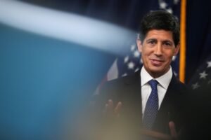 Read more about the article After Kevin Warsh took over the Fed this spring, he said he wanted investors to watch the economy, not the Fed: Play the ball, not the referee. Last week, the referees stepped in